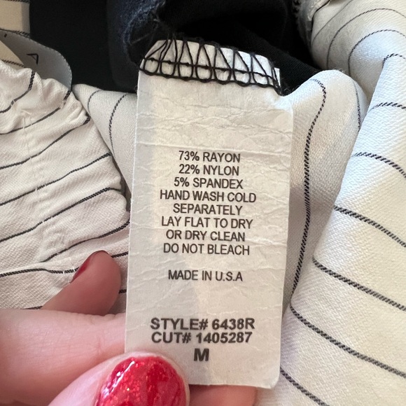 Sabora Black and White Woman’s Romper Size Medium - Picture 8 of 12